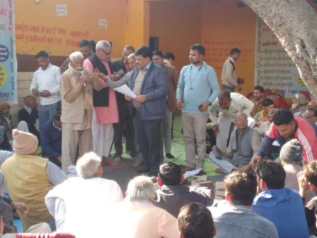 उपजिलाधिकारी ने रन्हेरा में ग्रामीणों के साथ की बैठक कर जनगणना में मांगा सहयोग